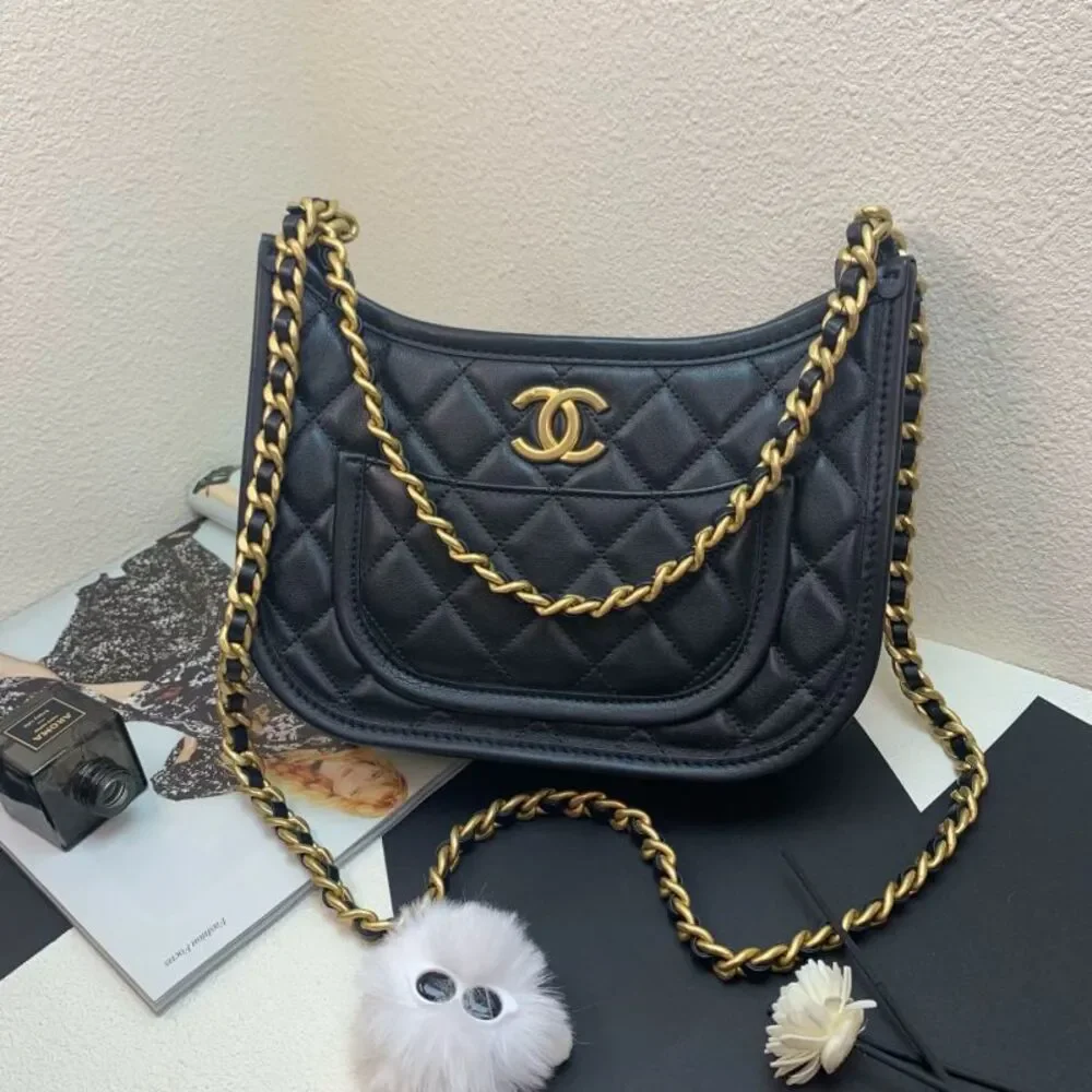 CHANEL brand color